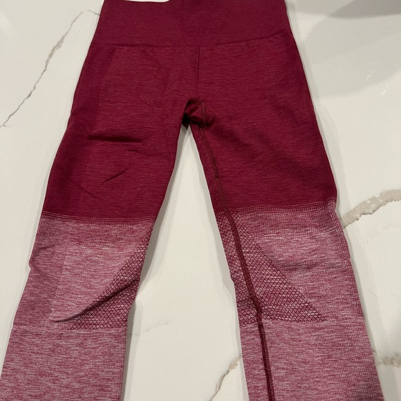 LuluLemon Seamless Compression Leggings 
Burgundy Ombré - Picture 2 of 4